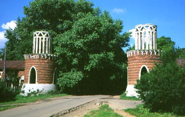 Въездные башни усадьбы Воронцово.