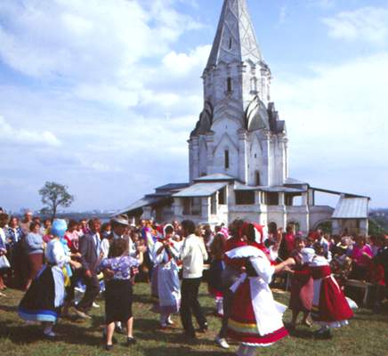 Фольклорный праздник в Коломенском.