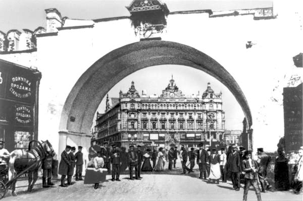 Никольские ворота в конце XIX в.