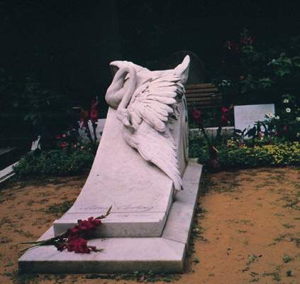 Надгробие Л. В. Собинова на Новодевичьем кладбище.