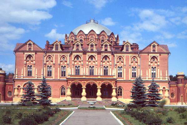 Петровский подъездной дворец.