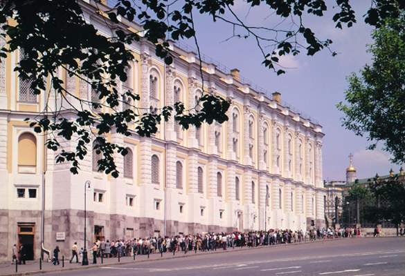 Здание Оружейной палаты в Кремле.